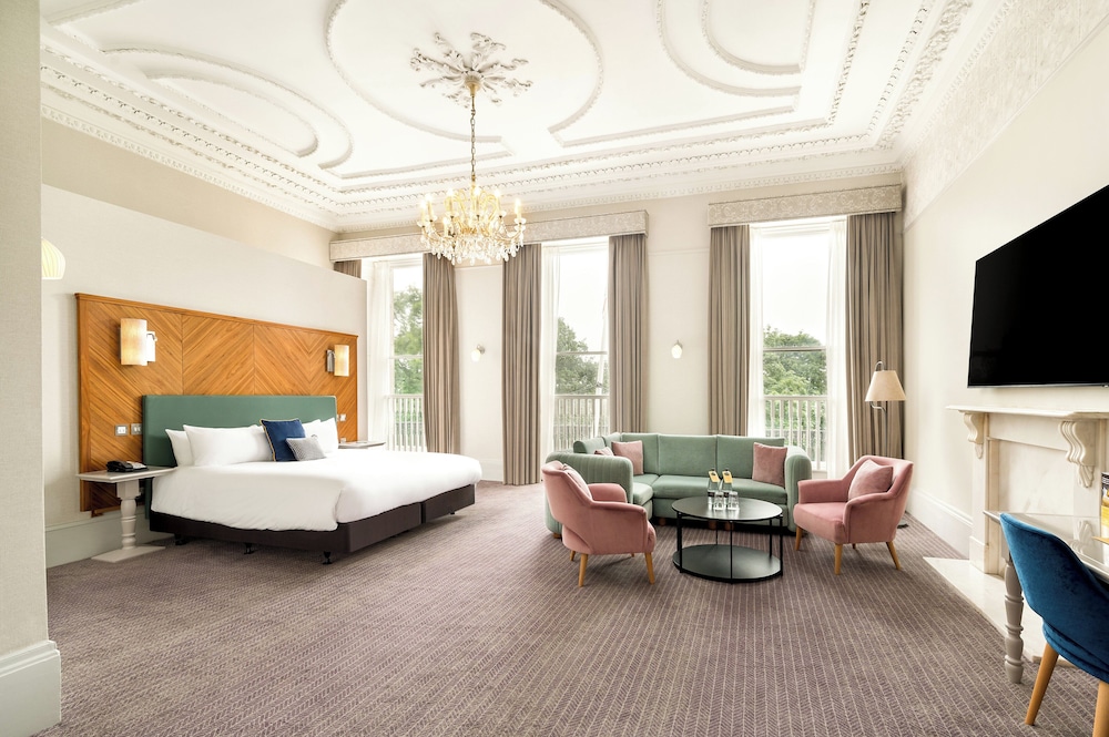 Suite, 1 King Bed - Photo 2