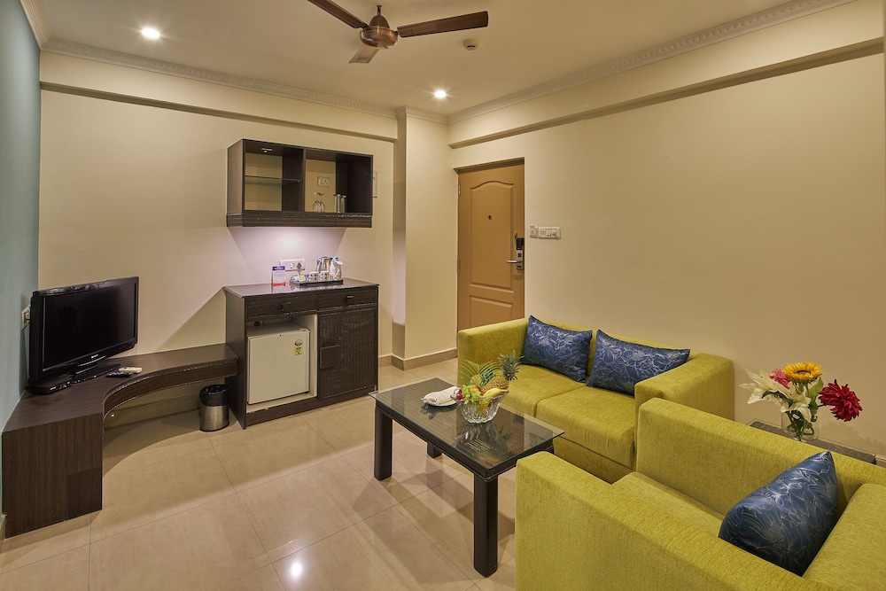 Suite, 1 Double Bed, City View - Photo 2