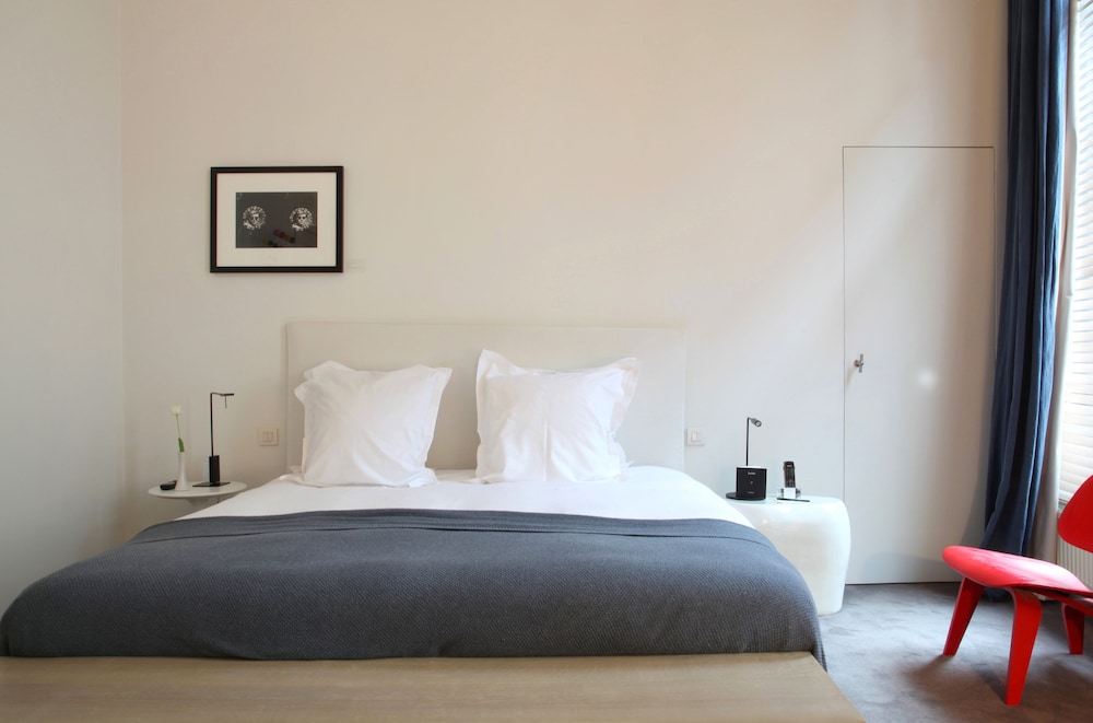 Julien Mood room photo 1