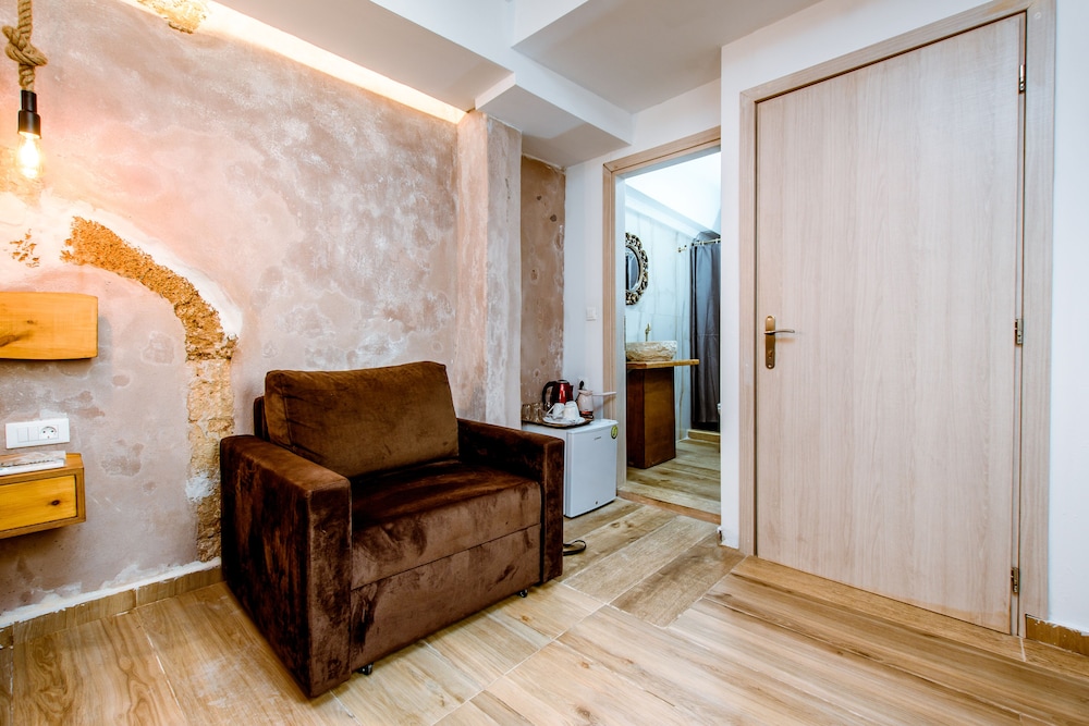 Double Room - Photo 2