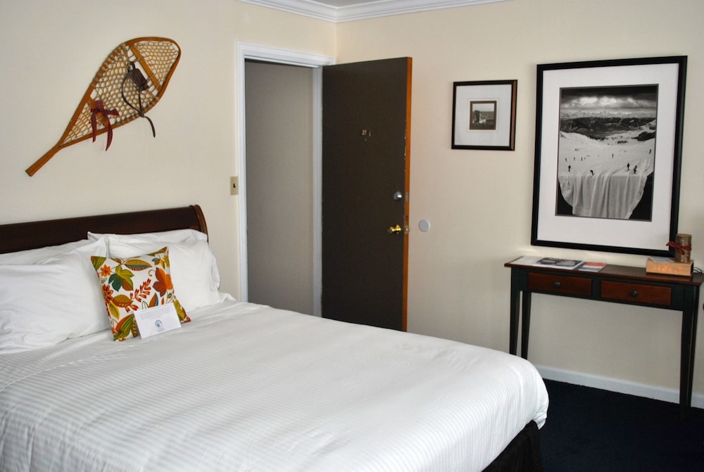 Signature House, 1 Queen Bed, Lake View, Lakeside photo 2