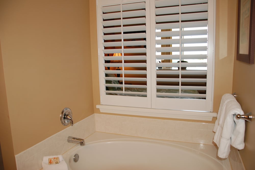 Studio Suite, 1 Queen Bed With Sofa Bed, Kitchenette, Partial Ocean View (Sleeper Sofa) photo 2