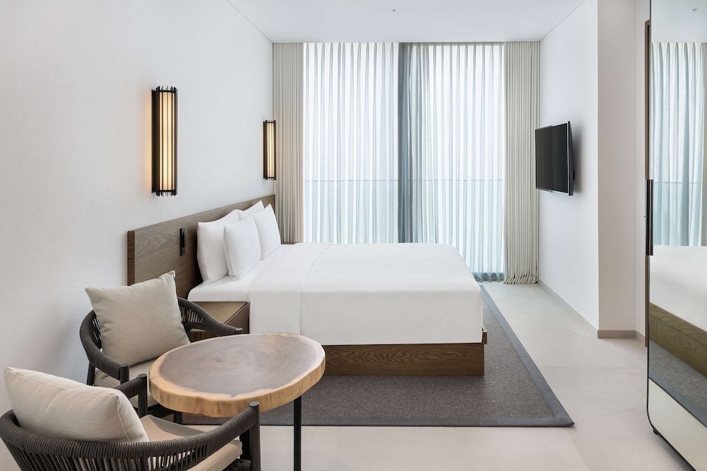 Suite, 1 Bedroom thumbnail 5