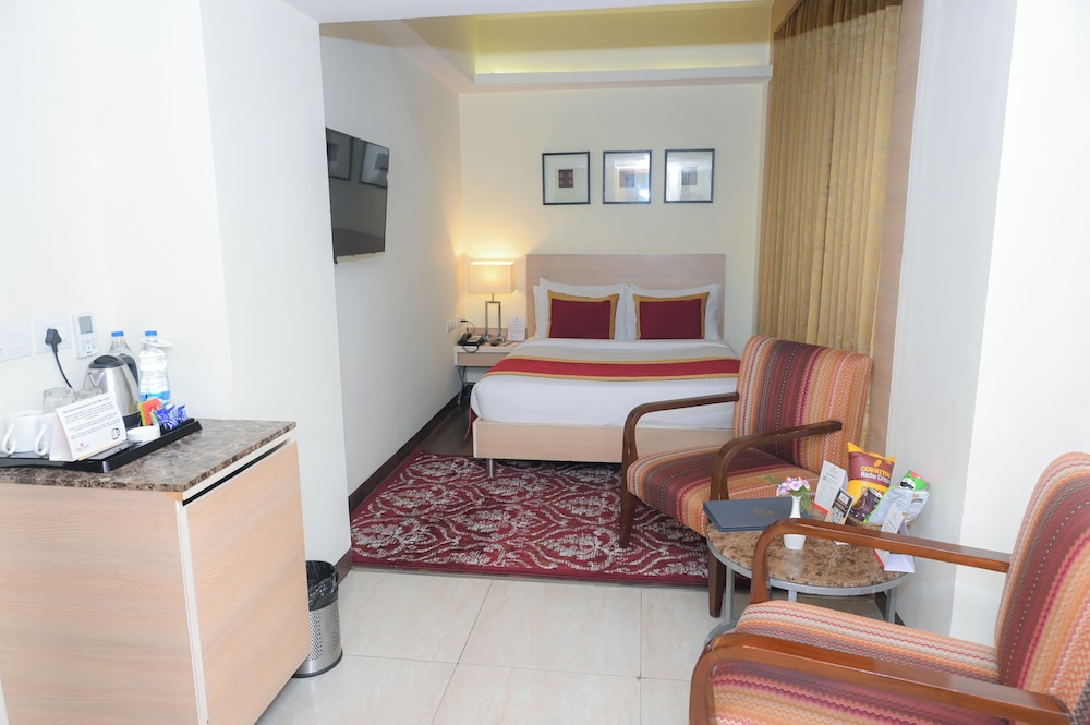 Standard Room, 1 Queen Bed photo 3