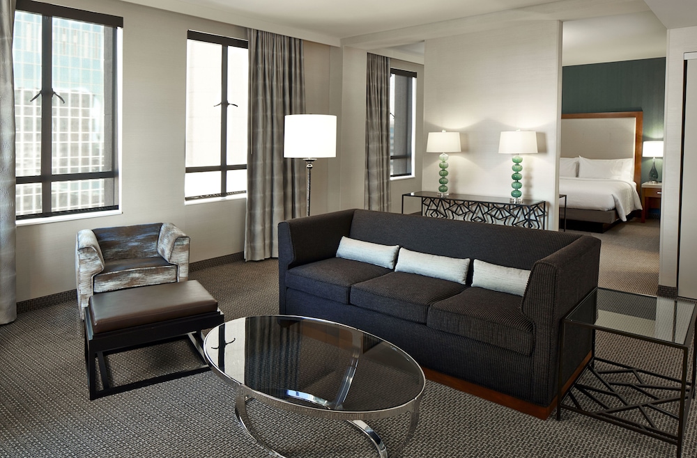 Suite, 1 King Bed, Accessible photo 2