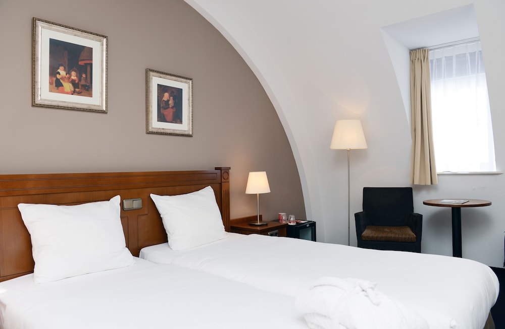 Deluxe Room - Photo 2