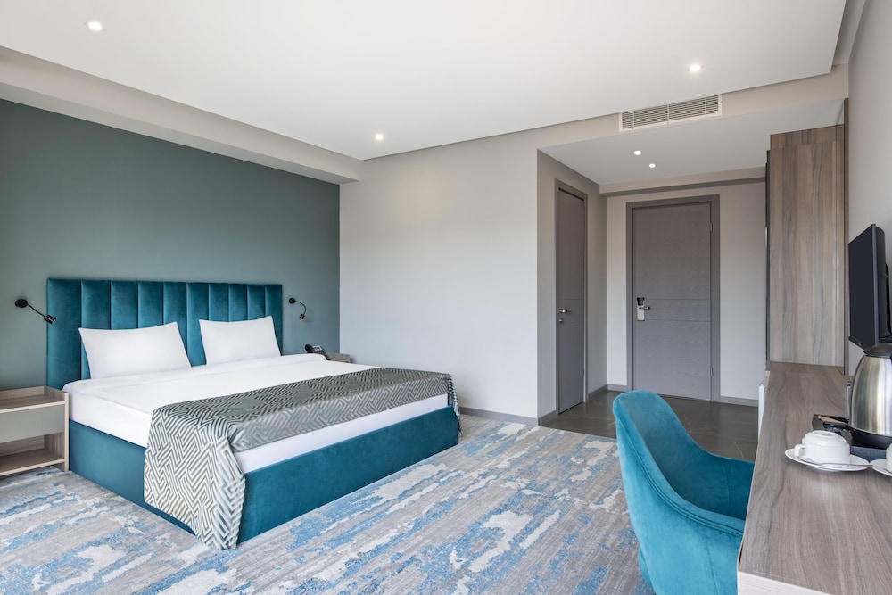 Standard Double Room, 1 King Bed, Balcony photo 3