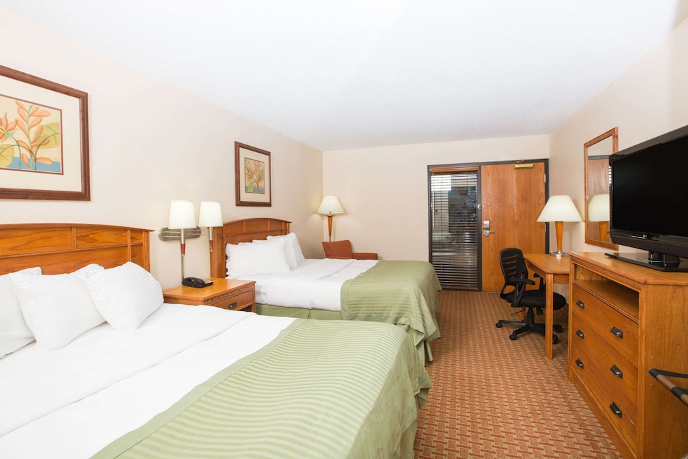 Deluxe Room, 2 Queen Beds, Non Smoking photo 1