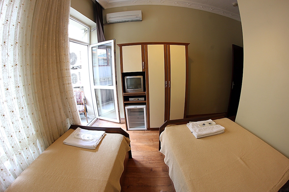Basic Twin Room photo 3
