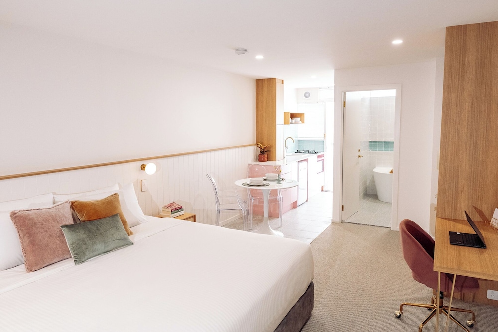 Executive Studio Suite, 1 King Bed photo 3