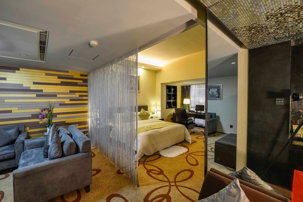 Executive Suite photo 2