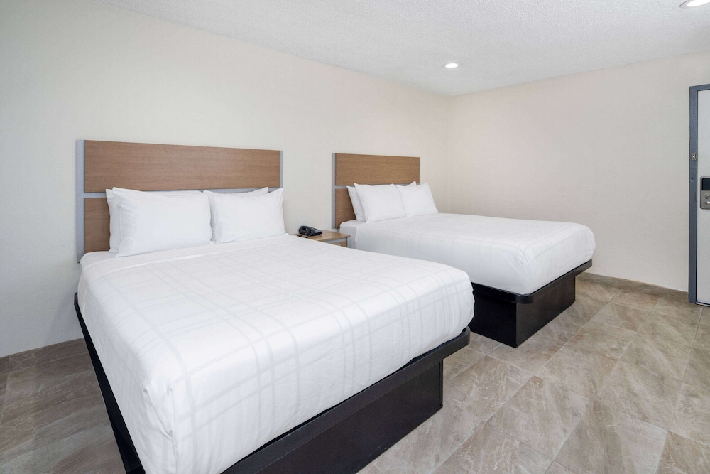 Room, 2 Twin Beds, Accessible, Non Smoking (Mobility, Roll-In Shower) - Photo 6