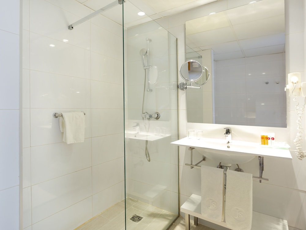 Standard Double Room, Balcony - Photo 8
