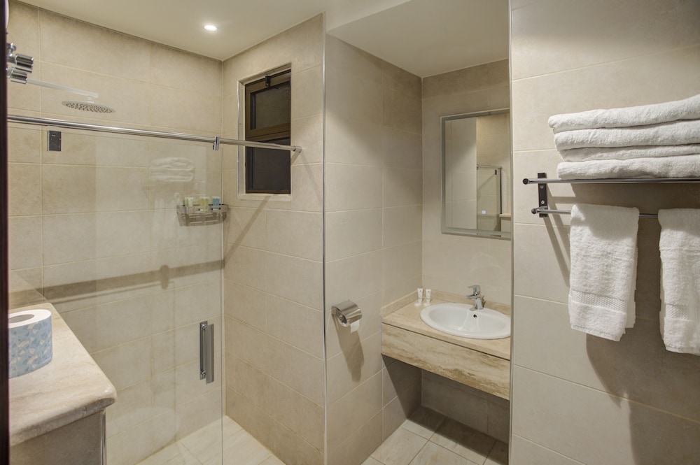 Deluxe Triple Room - Photo 9