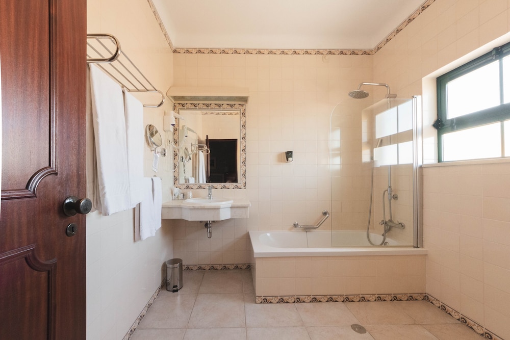 Classic Double or Twin Room, 1 Bedroom - Photo 7