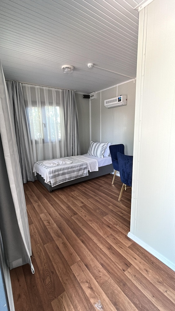 Economy Room, 1 Bedroom, Pool View, Garden Area photo 3