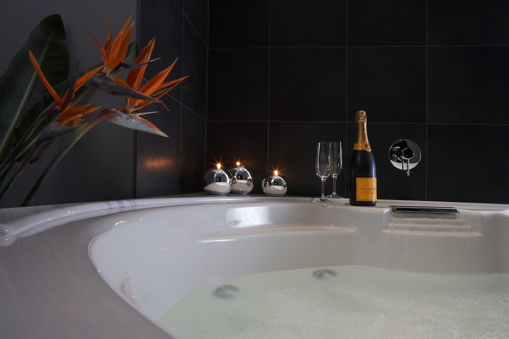 Suite, 1 King Bed, Hot Tub