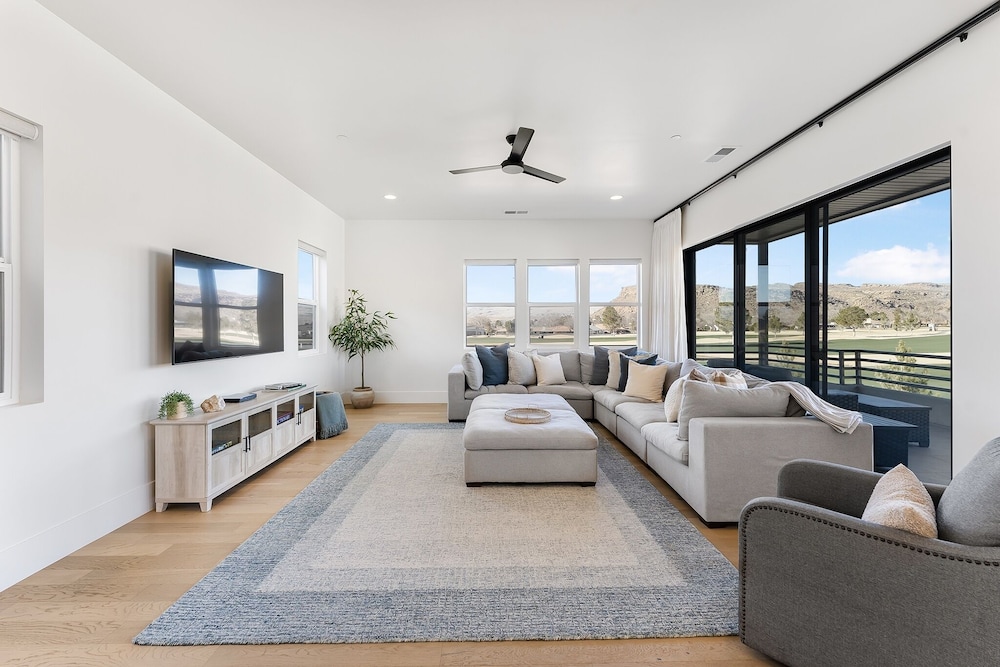 Condo, 3 Bedrooms