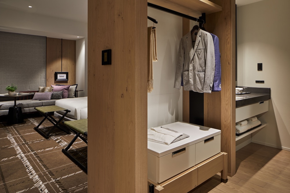 Deluxe Room, Multiple Beds (2 Twin Beds with Sofa Bed) - Photo 4