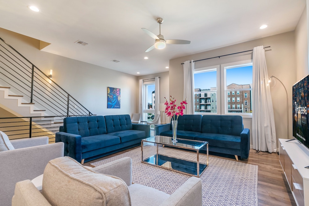 Signature Townhome, 4 Bedrooms, Balcony