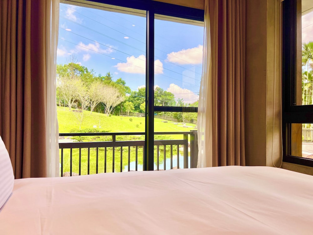 Comfort Double Room, 1 Queen Bed, Non Smoking, Courtyard View photo 2