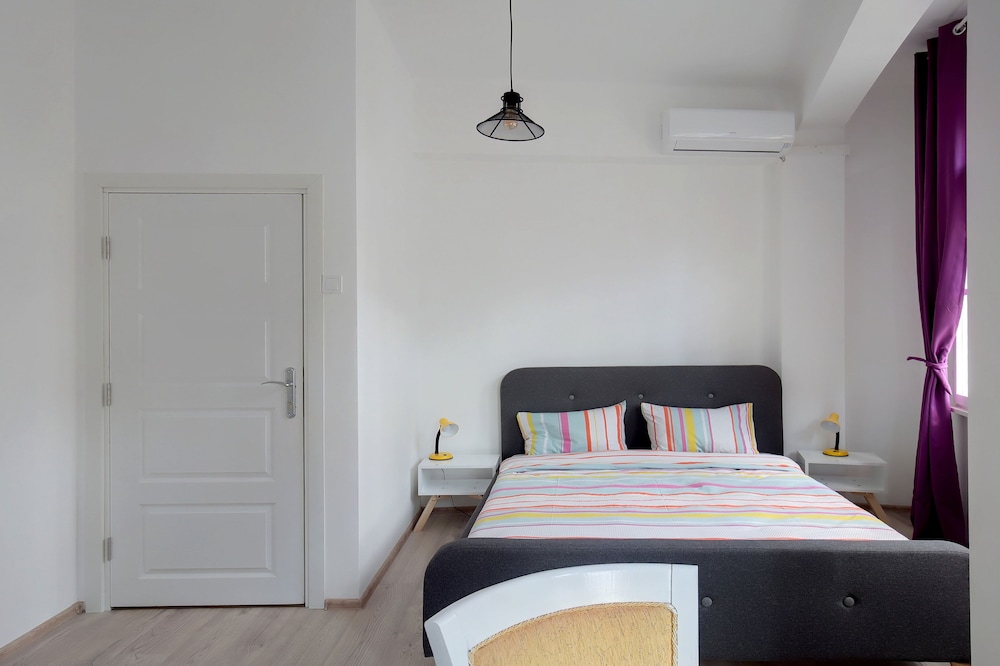 Deluxe Double Room, 1 Queen Bed, City View photo 3