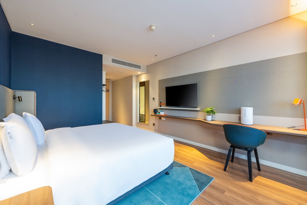 Standard Room, 1 King Bed (Air Purifier Humidifier) - Photo 4