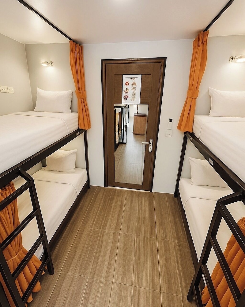 Mixed dorm 8 beds