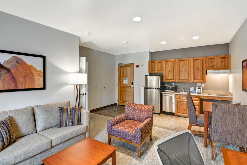 Suite, 1 King Bed, Accessible (Mobility & Hearing, Roll-in Shower) - Photo 5