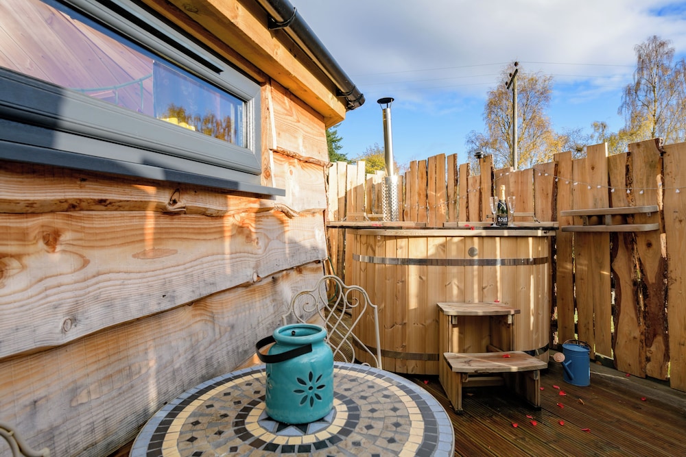 Luxury Cabin, 1 Bedroom (The Wee Love Nest (no pets)) photo 3