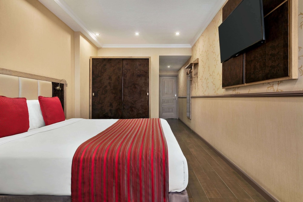 Room, 1 King Bed, Non Smoking photo 1