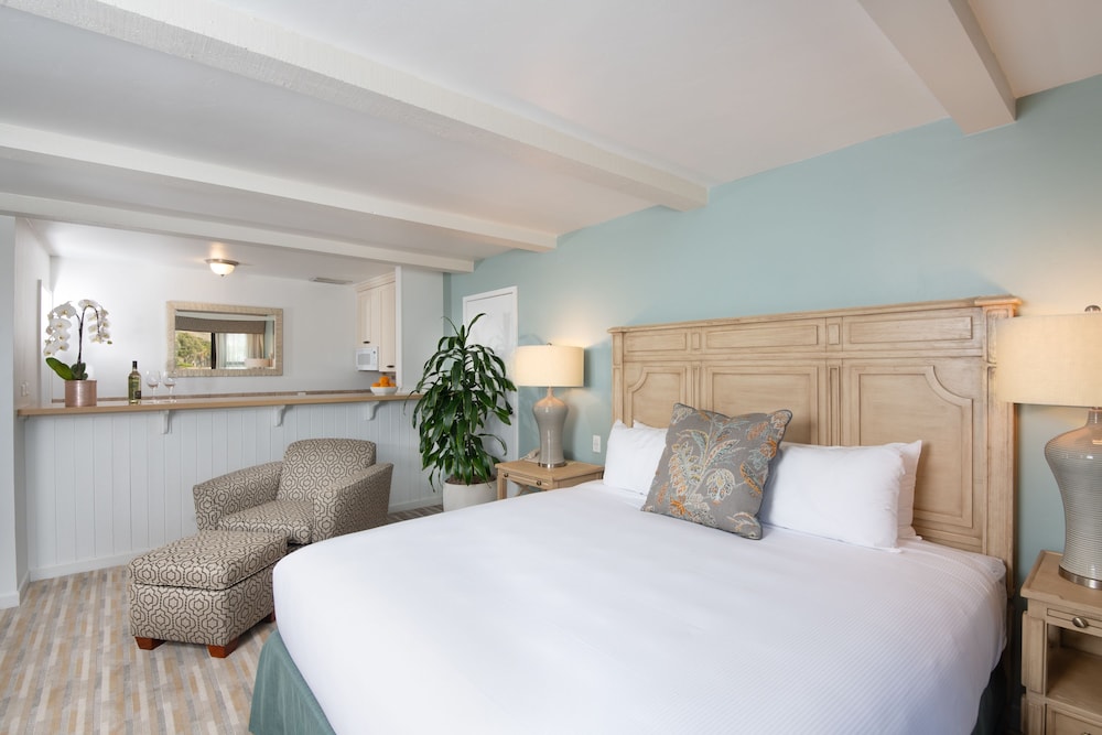 Superior Room, 1 King Bed, Kitchenette, Garden Area (Coastline View One King with Kitchene) photo 2
