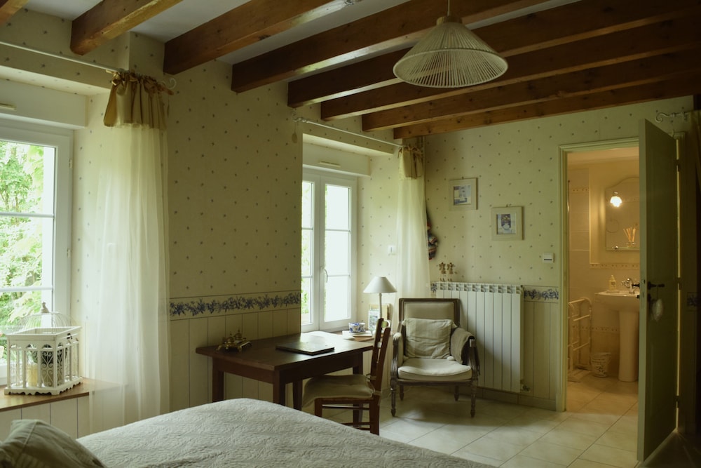 Double Room, Private Bathroom, Garden View photo 3