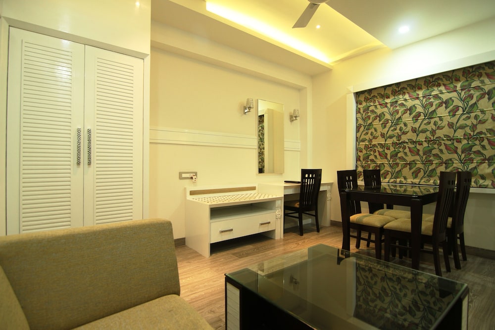 Suite Room - Photo 6