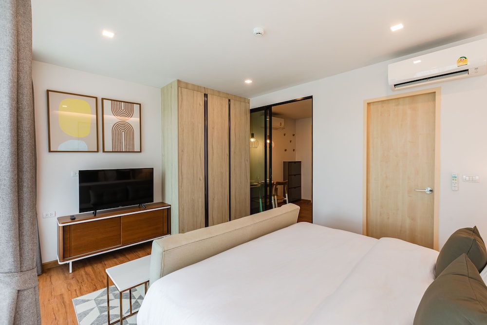 Premier Room, 1 Bedroom - Photo 11