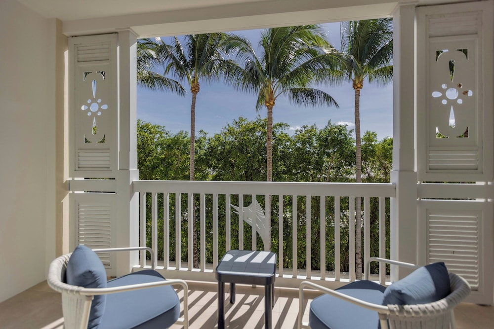Room, 1 King Bed with Sofa bed, Balcony, Pool View - Photo 4