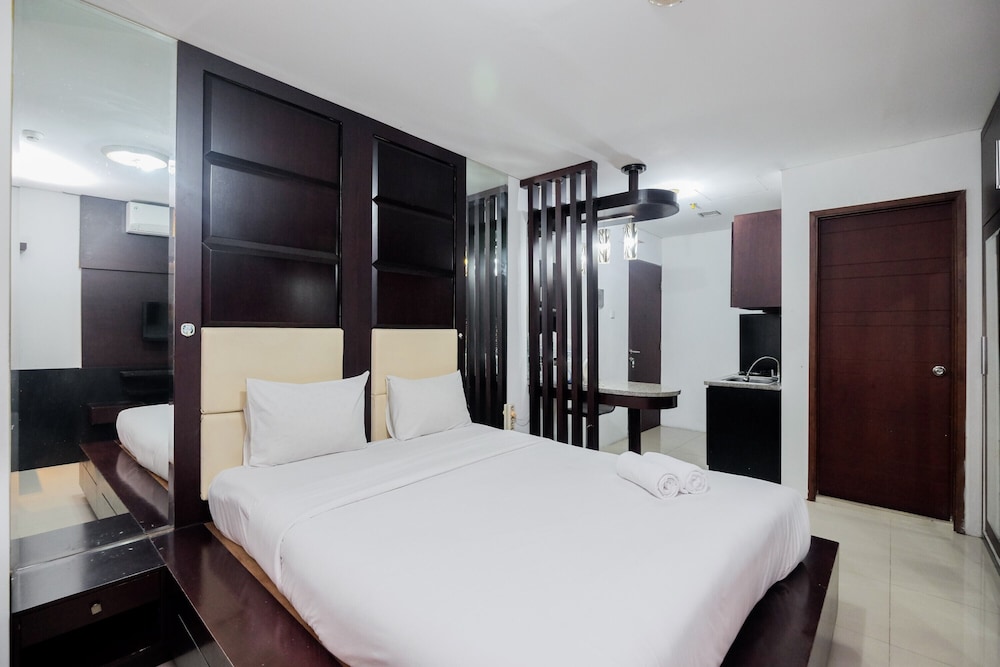 Room - Photo 8