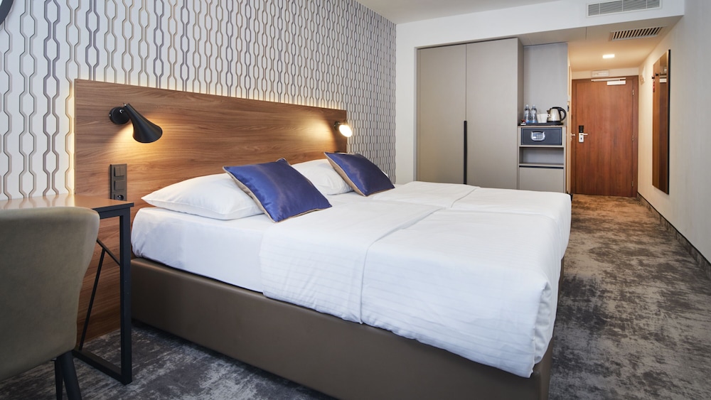 Deluxe Room, Pool Access - Photo 11