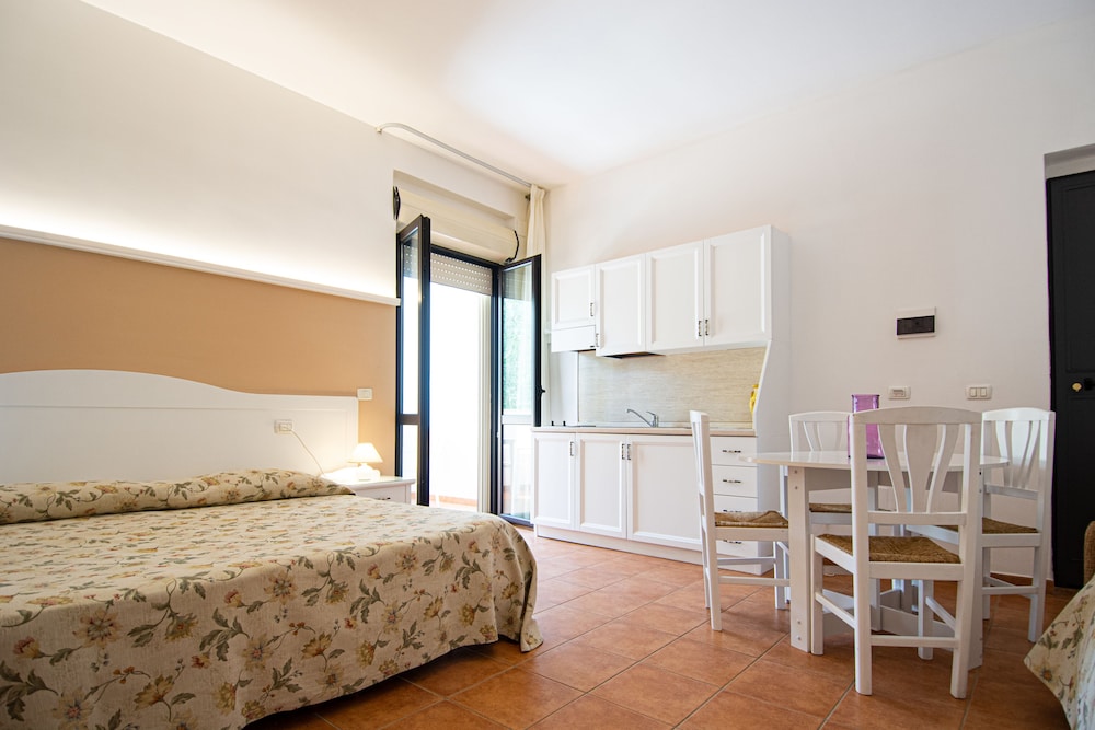 Family Quadruple Room, 1 Queen Bed with Sofa bed, Garden View photo 3