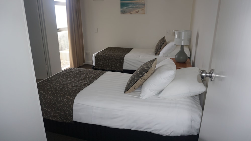 Deluxe Apartment, 2 Bedrooms, Non Smoking, Kitchen (Absolute Beachfront 2N) photo 2