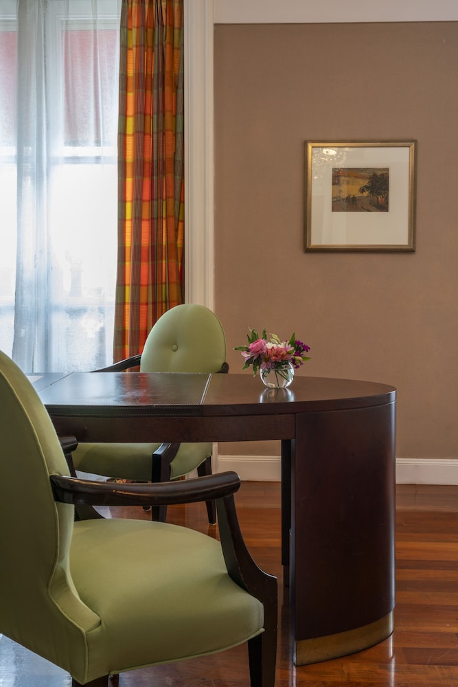 Suite, 1 King Bed (Palace) thumbnail 6