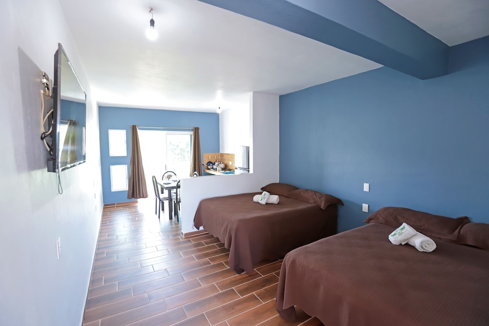 Junior Suite with Balcony - Photo 3