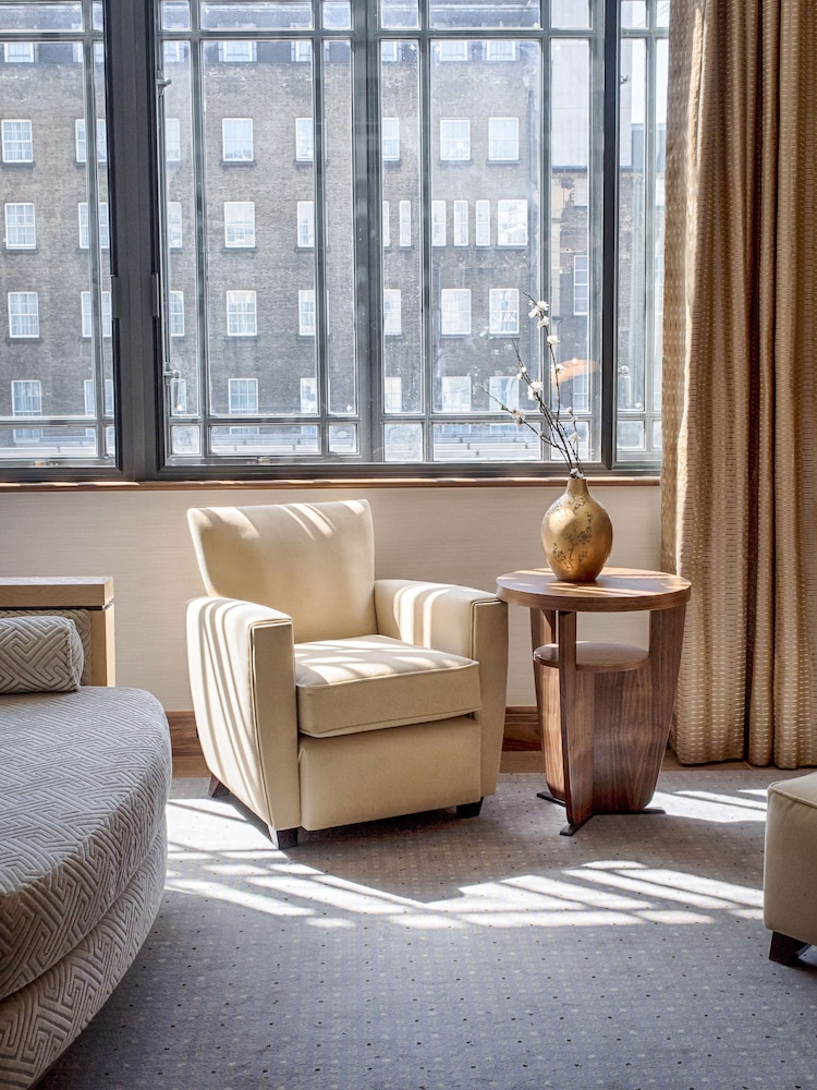 GWR Tower Room, 1 King Bed (Lounge Access), City View