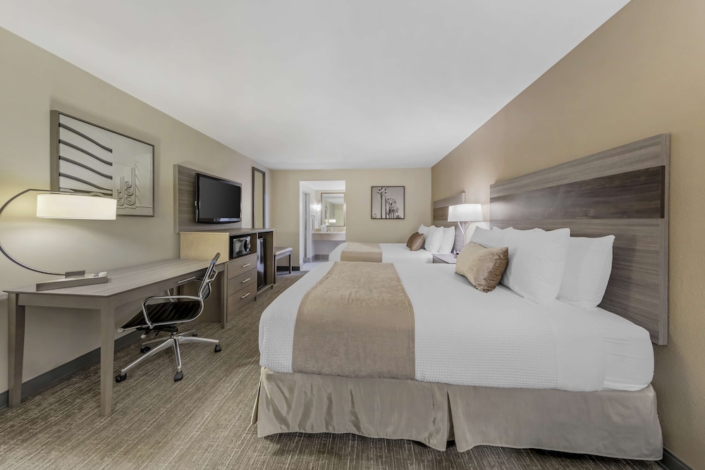 Deluxe Room, 2 Queen Beds, Non Smoking, Refrigerator & Microwave - Photo 2