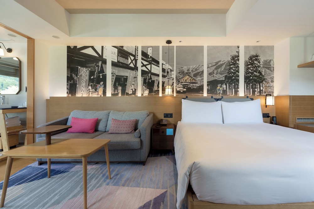Premium Room, 1 King Bed, River View, Corner (Private Hot Spring)