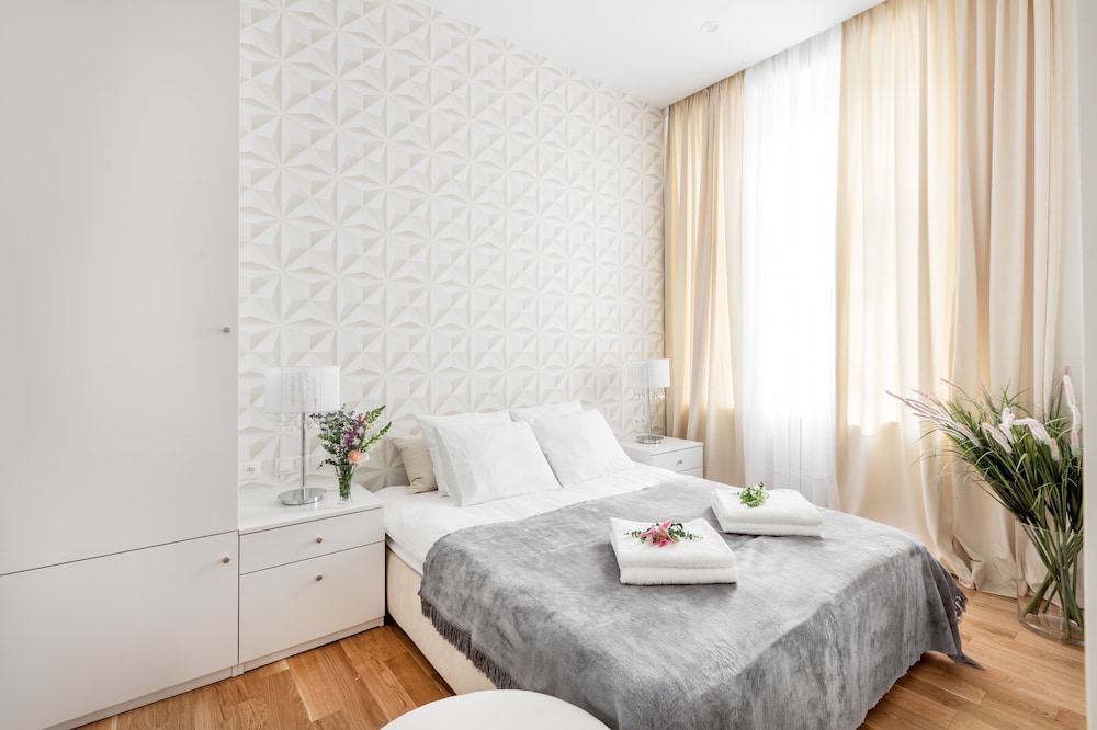 Luxury Apartment (Apt 60)
