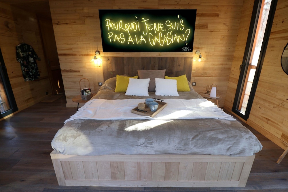 Design Suite, Hot Tub - "Yellow Shelter" by Aurèle - Photo 1
