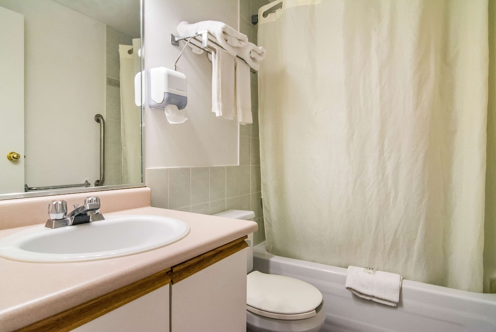Standard Room, 2 Double Beds, Non Smoking, Refrigerator - Photo 3