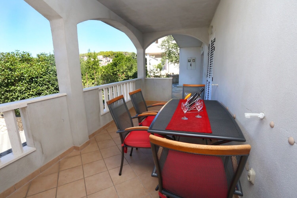 Apartment (Davorka - 50m from the sea - A1(2+2))