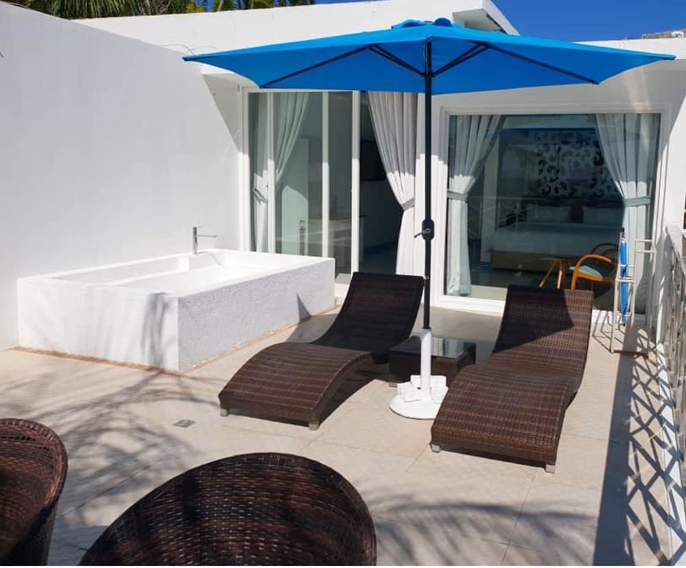 Ocean View Suite - Photo 8
